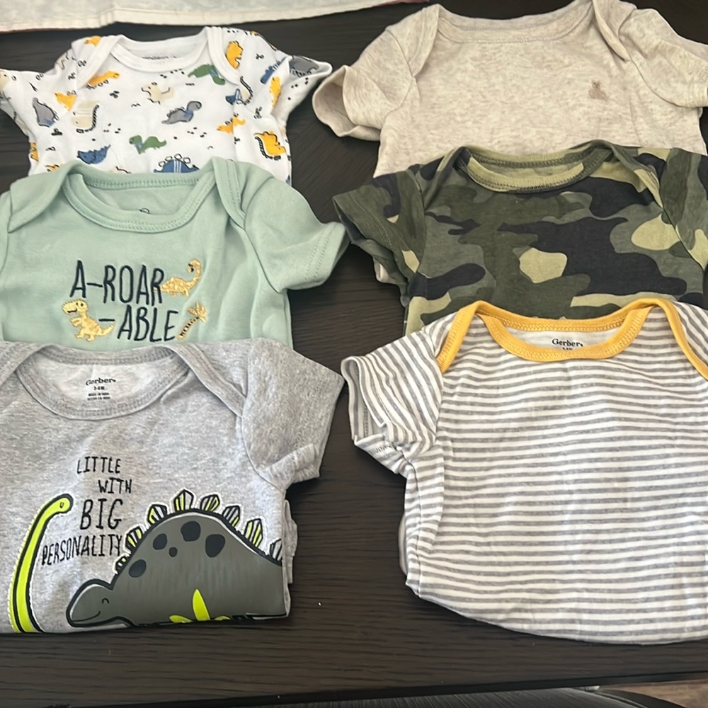 (#2)  NWOT 10 Baby items. Multiple outfits. Size 3-6 months.